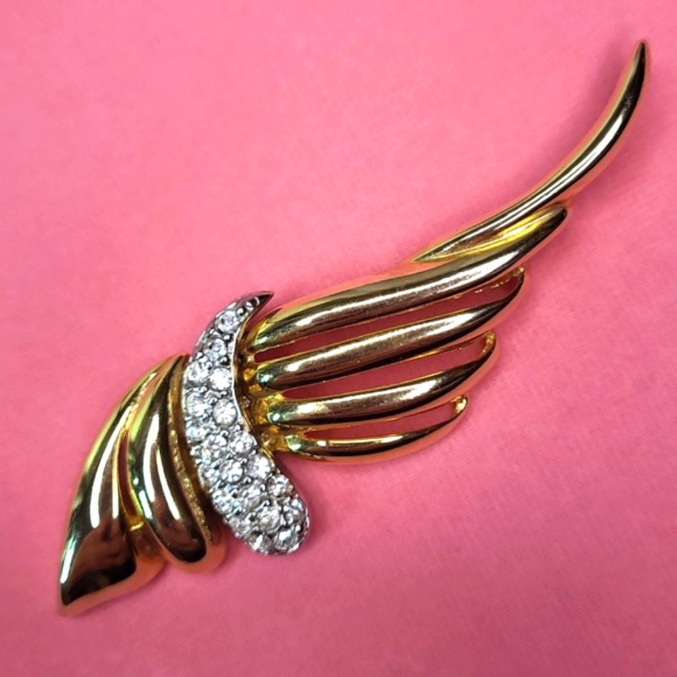 Two-Toned Wing